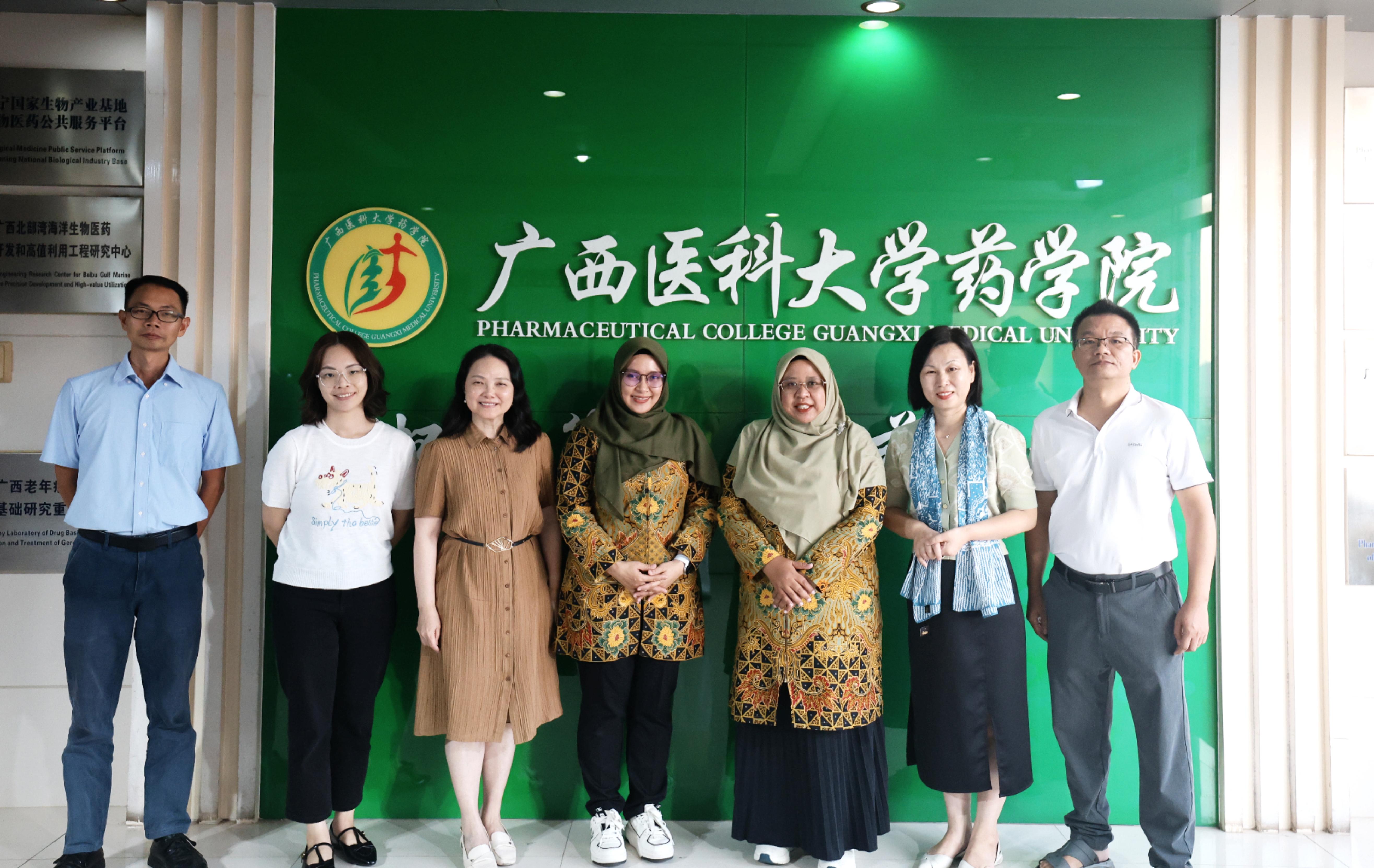 图2 合影留念.jpg